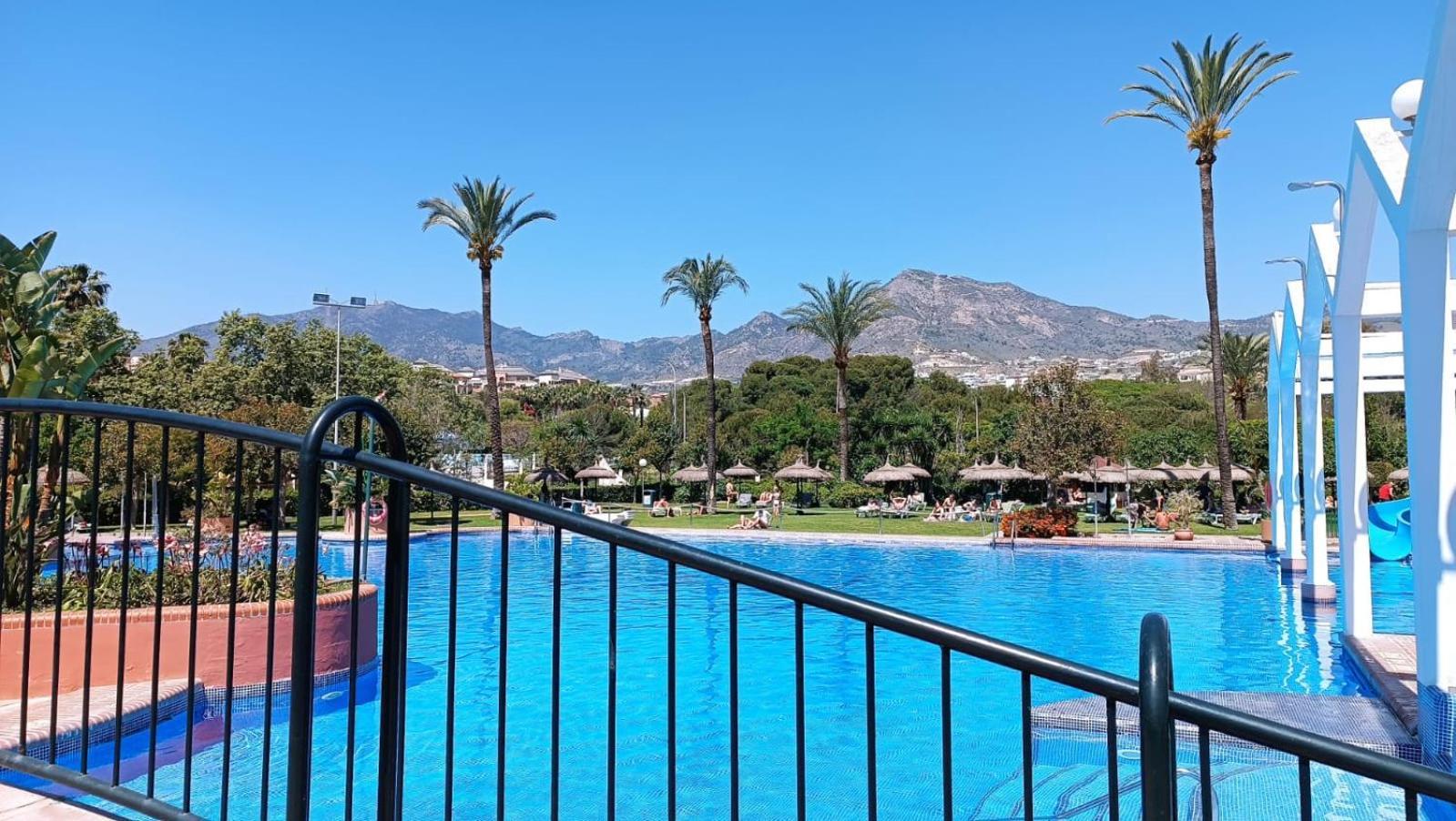 בנאלמדנה Benal Beach Vista Al Mar, Piscina Templada מראה חיצוני תמונה