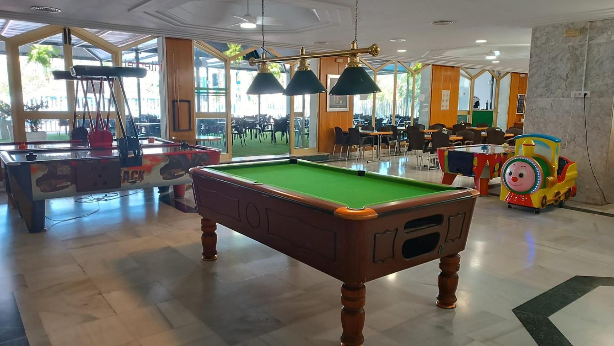 בנאלמדנה Benal Beach Vista Al Mar, Piscina Templada מראה חיצוני תמונה